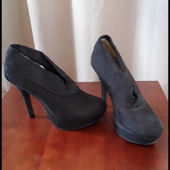 Black suede-like heels - Picture 1 of 3